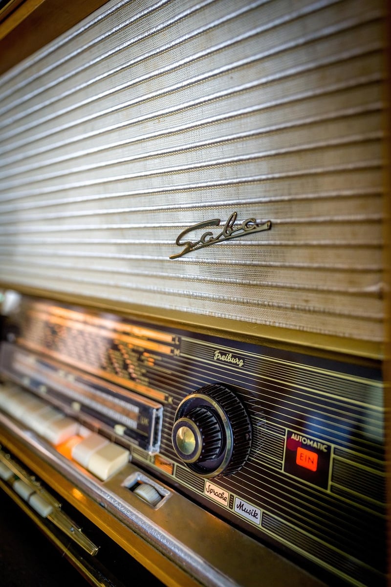 Vintage Retro Antique Radio